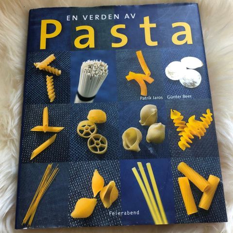 ! BOK: «En verden av pasta»