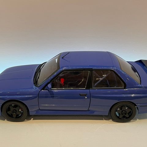 1:18 BMW E30 ///M3