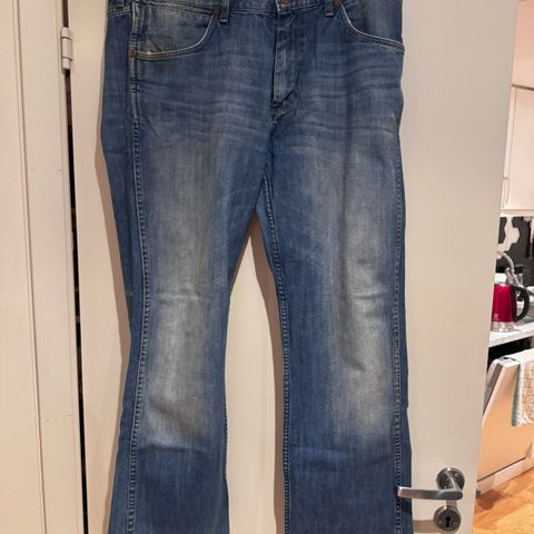 Jeans fra Wrangler. 36x32.