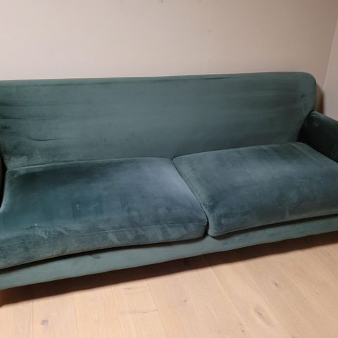 Grønn velur sofa selges
