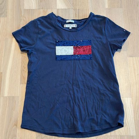 Tommy Hilfiger t-skjorte str. 140