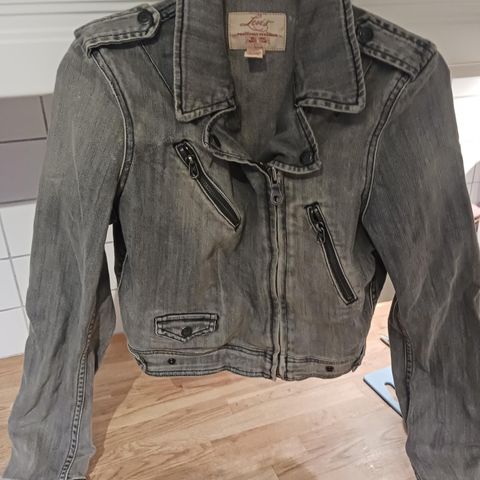 Flott jakke fra Levi Strauss. Str S.