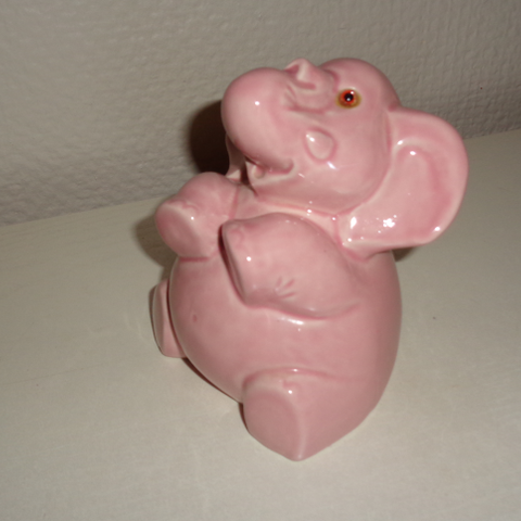 JIE-En rosa elefant