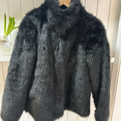 Faux fur jakke fra Vero Moda - kun brukt 1 gang