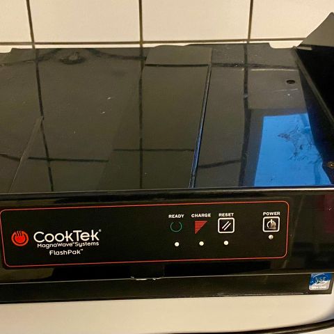 Cook Tek pissa ladestasjon