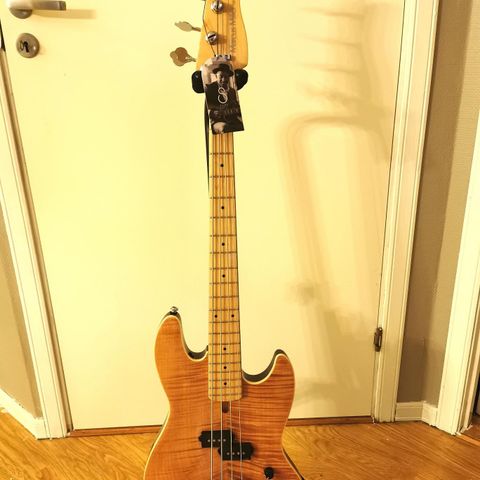 Marcus Miller U5 NT MN Short Scale Bass Guitar