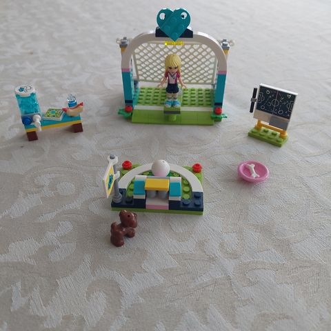 Lego friends 41330 (Stephanies fotballtrening)