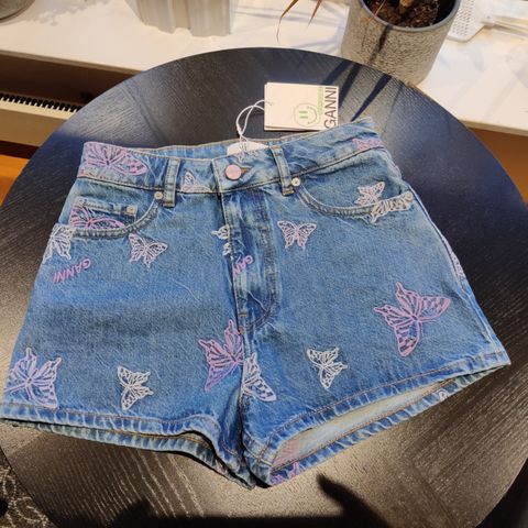 Dongeri shorts fra Ganni