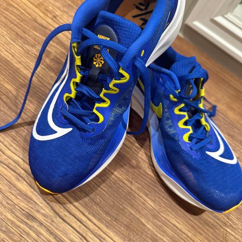 Nike Zoomx Fly 5 str 42.5
