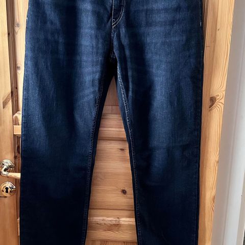 HELT NY HERRE MØRK BLÅ DENIM STRETCH JEANS BUKSE FRA JOHN BANER, STR. 52