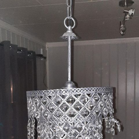 Prismelampe - ca 72 cm høyde fra takfeste