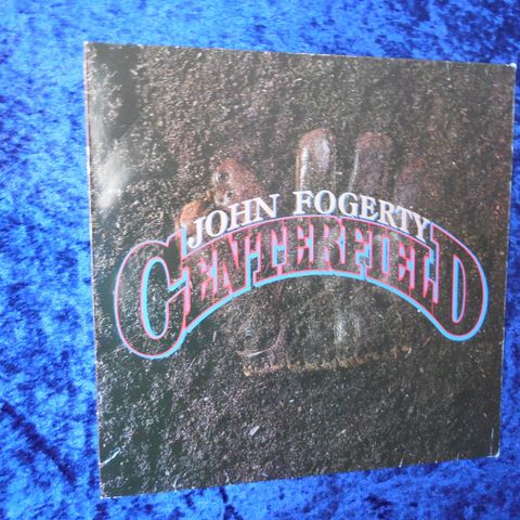 JOHN FOGERTY - CREEDENCE - CENTERFIELD - ET AV HANS BESTE - JOHNNYROCK