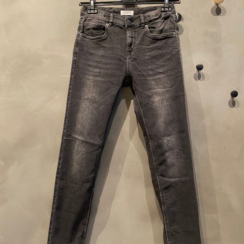 Lindex Narrow jeans bukse str 158/12-13 år.