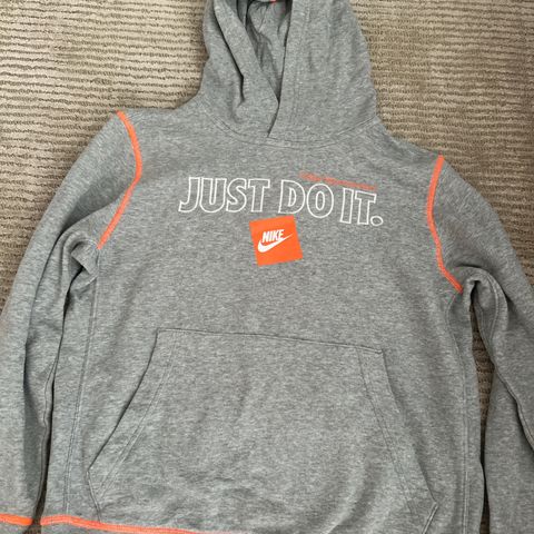 Flott hettegenser fra Nike str 10-12år (Nike M) pent brukt