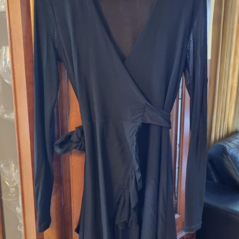ganni mini kjole sort, black ruffle mini wrap dress