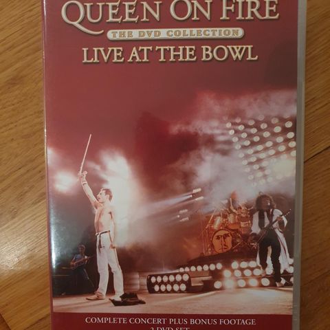 QUEEN Live at the bowl