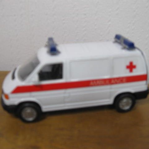 VW - Transporter - Ambulanse - Metal - 11 cm - Se bilder!
