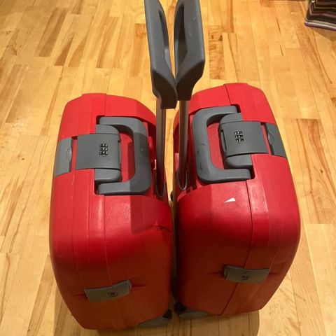 2 små solide kofferter,  perfekt for barn og lett å trille