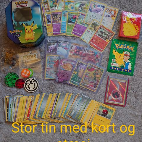 Pokémonkort - Bokser og permer med kort og stæsj