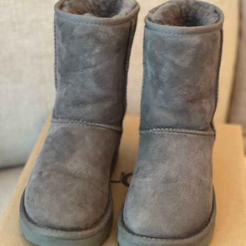 Ugg Classic grå strl. 35-36