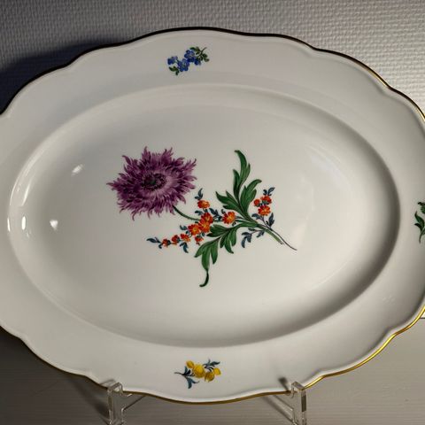 Meissen porselen - oval plate med gullkant blomstermønster