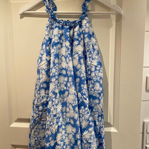 Blomstrete blå og hvit kjole str 8 år