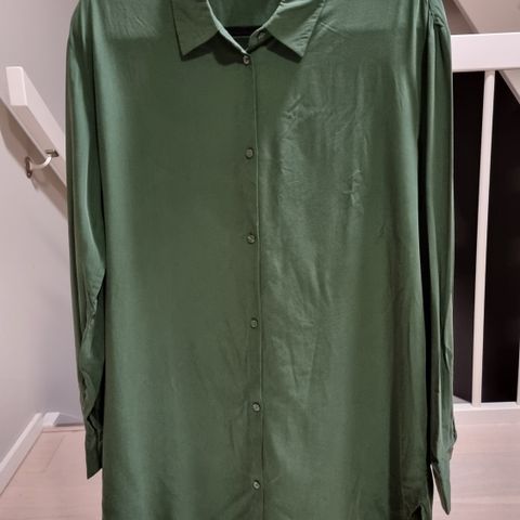 Fin grønn skjorte i mykt stoff