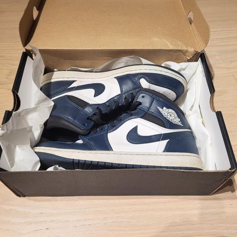 Jordan 1 mid blue navy