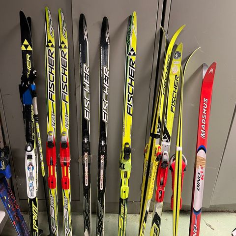 Diverse ski i str 120cm(1par), 130cm(3par), 137cm(1par) og 140cm(3par)