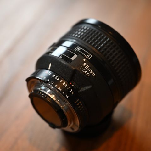 Nikon 85mm AF-D f/1.4