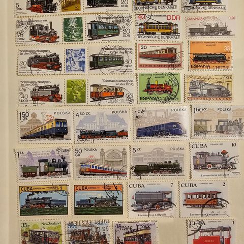 50 forskjellige frimerker med tog