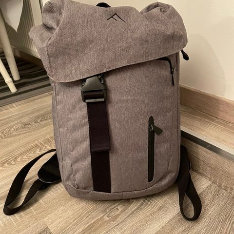 NY PRIS 399kr 🌺Ubrukt Ossaka Ryggsekk  Høyde 47 cm  Bredde 34 cm