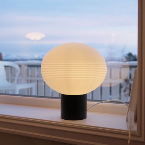 Nydelig Bodø Opal bordlampe