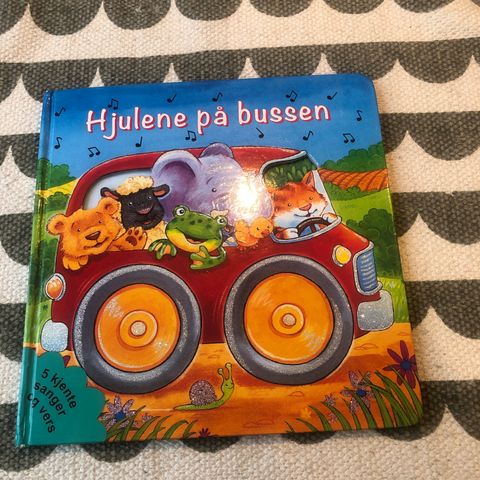 Hjulene på bussen 5 kjente barnesanger bok barnebok.