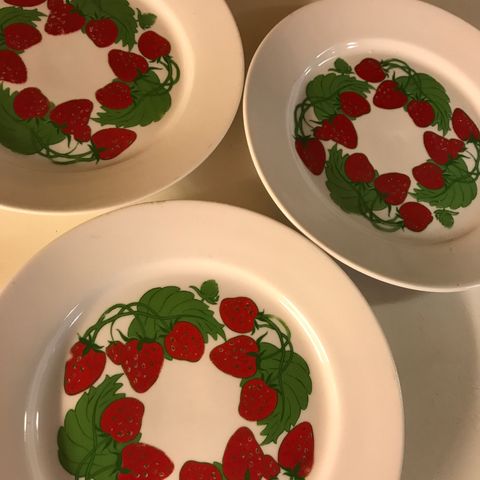 3stk retro tallerker med jordbærmotiv selges samlet