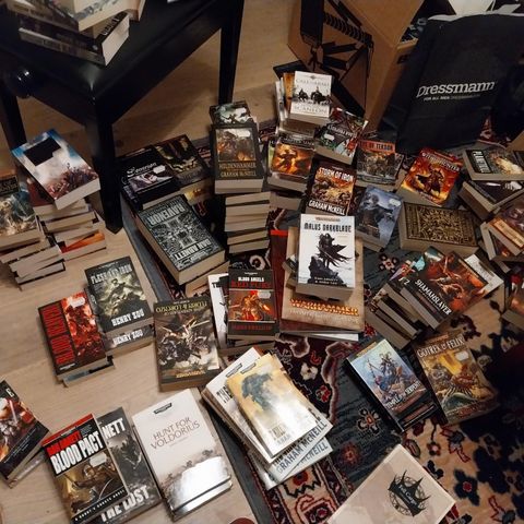 Warhammer og warhammer 40k litteraturutsalg!