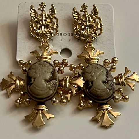 The Victorian vintage earrings