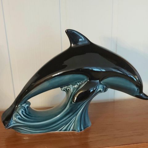Porselensfigur Delfin fra Poole  England.  Kvalitet