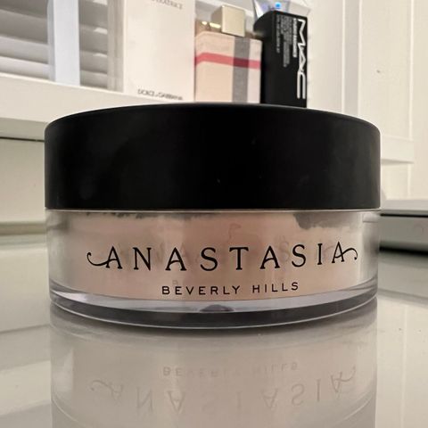 Anastasia Beverly Hills Setting pudder ca. 1/2 igjen (se bilder) Fargen Vanilla