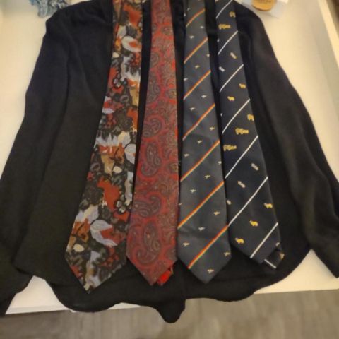 Flotte slips Nye og alle 100 % silke ..100 pr stk
