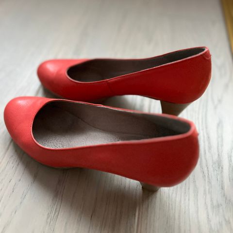 De røde skoene