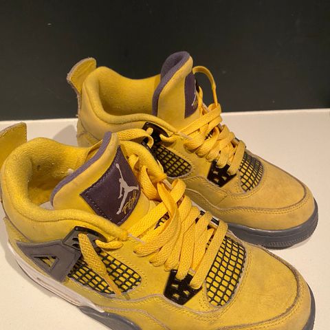 Jordan 4 Lightning Str. 38