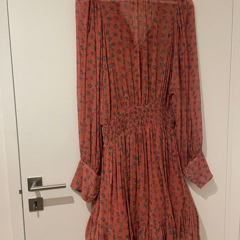 Nydelig nesten ubruk Bytimo-kjole (xl)