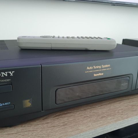 VHS videospiller SONY. Met pen.