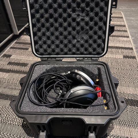 Denon AH-D2000 med Argon Audio HA1, QED kabel og Storm Case iM2075