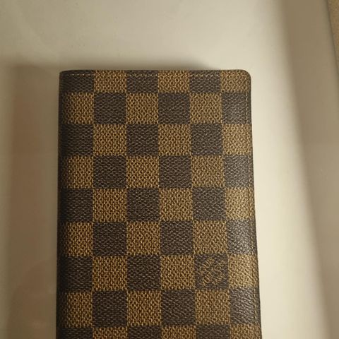 Helt ny og ubrukt Louis Vuitton Passholder.