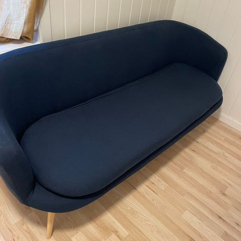 Mørkeblå 3 seter sofa