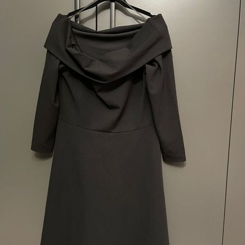 Klassisk sort kjole