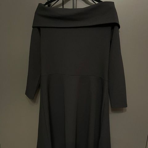 Klassisk sort kjole