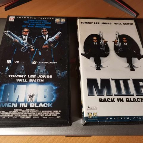 Men in Black 1 og 2 på vhs. Norsk tekst